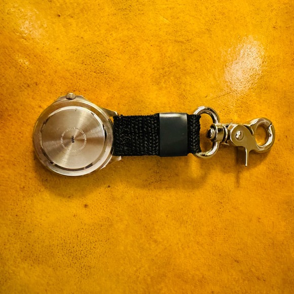 Bass Clip on Stainless Steel Watch with Compass Outdoors Golf - Picture 6 of 7